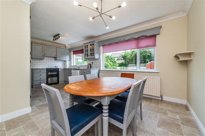 https://photos-a.propertyimages.ie/media/1/6/7/5008761/d432de76-f7fe-4e11-9cf0-365d4b512a0c_l.jpg