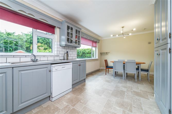 https://photos-a.propertyimages.ie/media/1/6/7/5008761/d432de76-f7fe-4e11-9cf0-365d4b512a0c_l.jpg