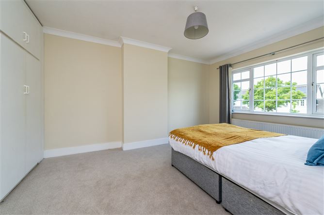 https://photos-a.propertyimages.ie/media/1/6/7/5008761/d432de76-f7fe-4e11-9cf0-365d4b512a0c_l.jpg