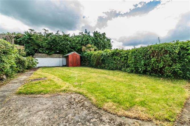 https://photos-a.propertyimages.ie/media/1/6/7/5008761/d432de76-f7fe-4e11-9cf0-365d4b512a0c_l.jpg