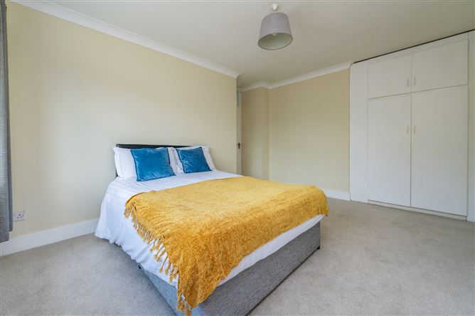 https://photos-a.propertyimages.ie/media/1/6/7/5008761/d432de76-f7fe-4e11-9cf0-365d4b512a0c_l.jpg