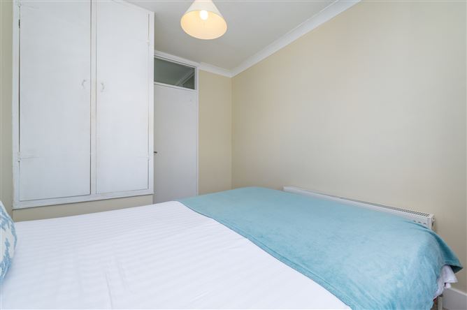 https://photos-a.propertyimages.ie/media/1/6/7/5008761/d432de76-f7fe-4e11-9cf0-365d4b512a0c_l.jpg