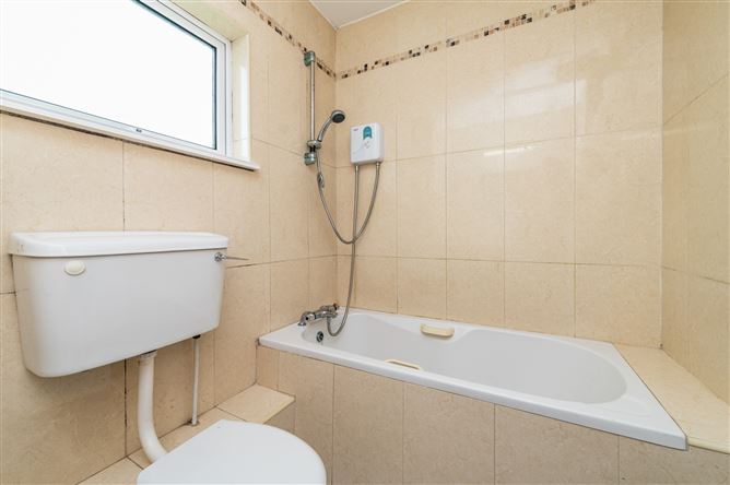 https://photos-a.propertyimages.ie/media/1/6/7/5008761/d432de76-f7fe-4e11-9cf0-365d4b512a0c_l.jpg