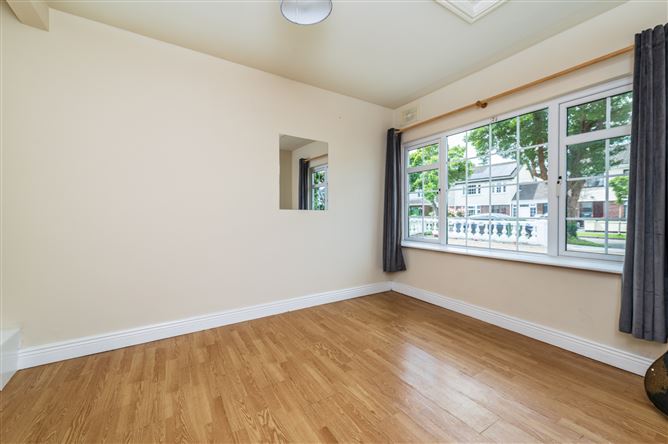 https://photos-a.propertyimages.ie/media/1/6/7/5008761/d432de76-f7fe-4e11-9cf0-365d4b512a0c_l.jpg
