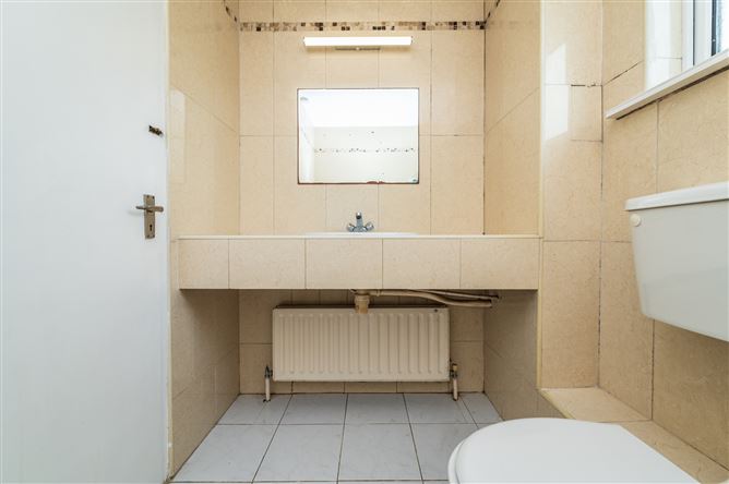 https://photos-a.propertyimages.ie/media/1/6/7/5008761/d432de76-f7fe-4e11-9cf0-365d4b512a0c_l.jpg