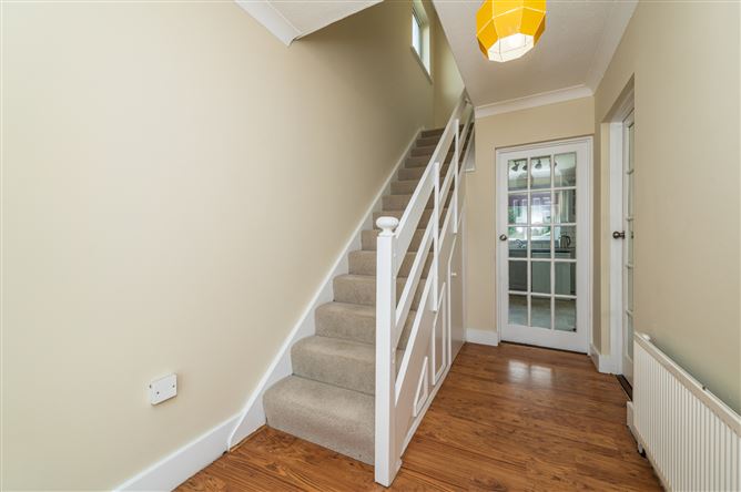 https://photos-a.propertyimages.ie/media/1/6/7/5008761/d432de76-f7fe-4e11-9cf0-365d4b512a0c_l.jpg