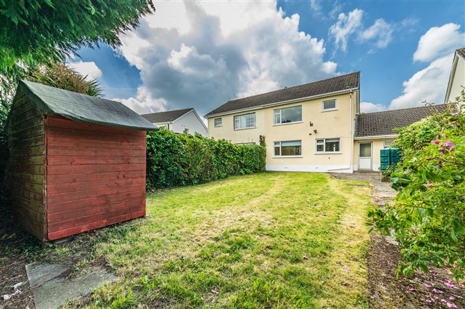 https://photos-a.propertyimages.ie/media/1/6/7/5008761/d432de76-f7fe-4e11-9cf0-365d4b512a0c_l.jpg