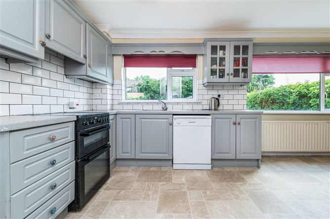 https://photos-a.propertyimages.ie/media/1/6/7/5008761/d432de76-f7fe-4e11-9cf0-365d4b512a0c_l.jpg