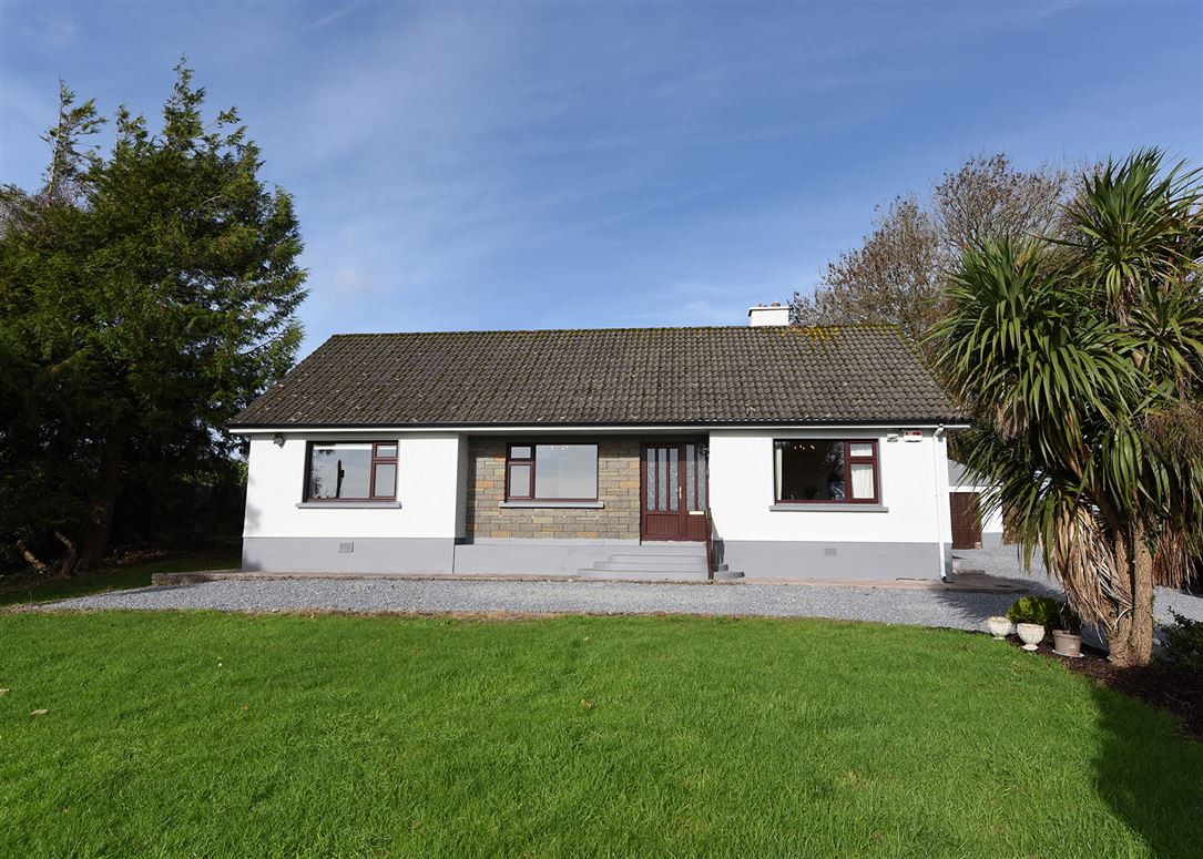 Tara, Raheens, Carrigaline, Cork Michael Pigott Auctioneer & Valuer