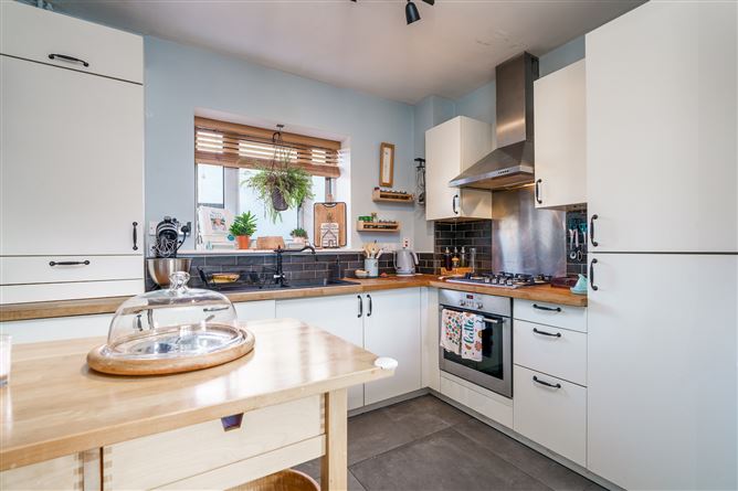 3 Grianan Fidh, Aikens Village, Stepaside, Dublin 18