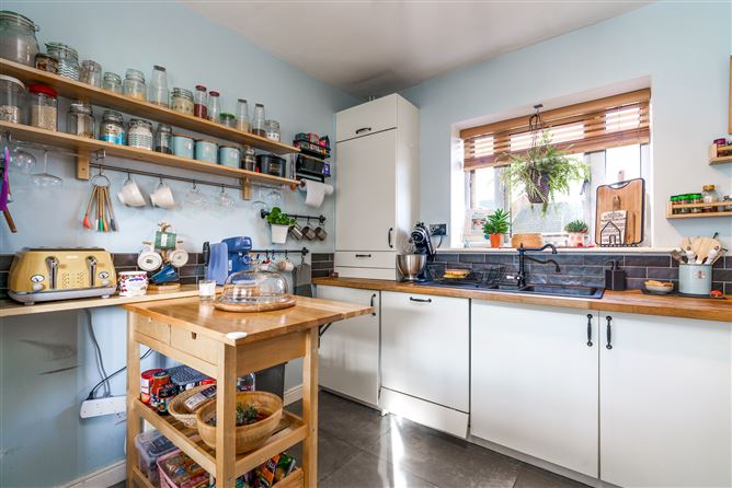 3 Grianan Fidh, Aikens Village, Stepaside, Dublin 18