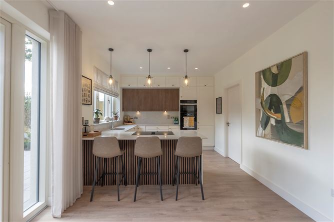 https://photos-a.propertyimages.ie/media/1/6/8/4904861/f96d0f79-da98-41b3-828f-bc3dbaf65b77_l.jpg