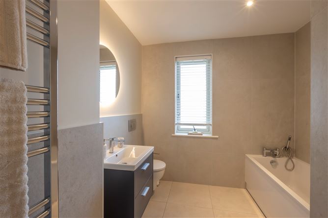 https://photos-a.propertyimages.ie/media/1/6/8/4904861/f96d0f79-da98-41b3-828f-bc3dbaf65b77_l.jpg