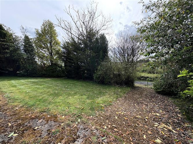 Sroove, Monasteraden, Sligo