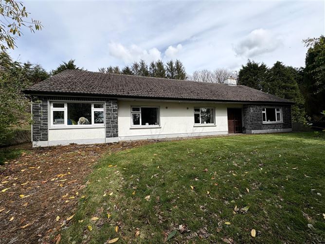 Sroove, Monasteraden, Sligo