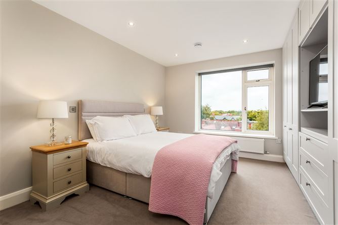 20 Renoir, St James's Court, Ballsbridge, Dublin 4