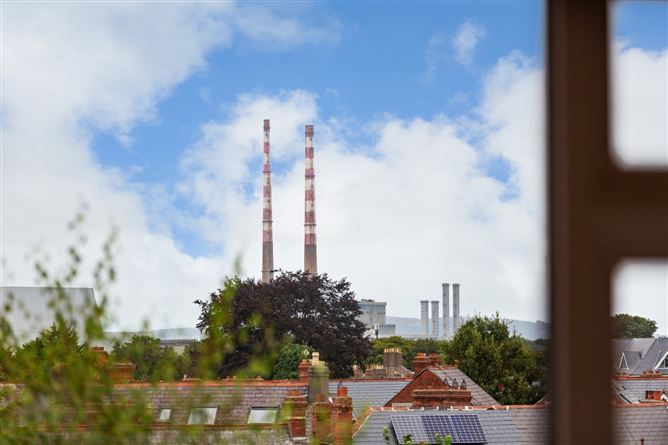 20 Renoir, St James's Court, Ballsbridge, Dublin 4