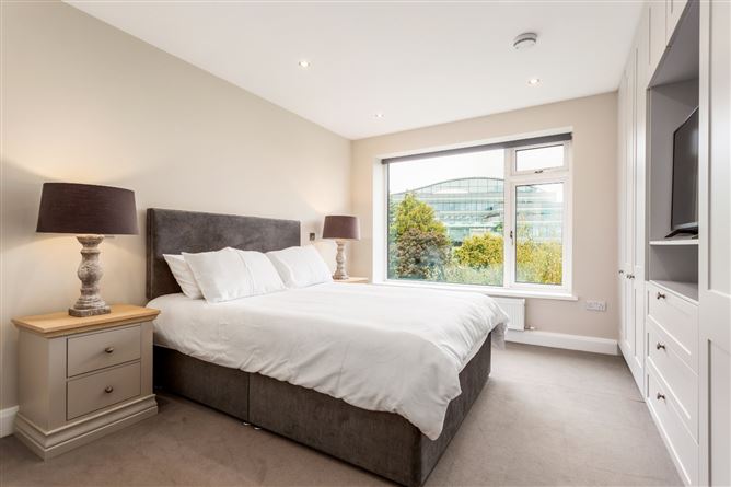 20 Renoir, St James's Court, Ballsbridge, Dublin 4
