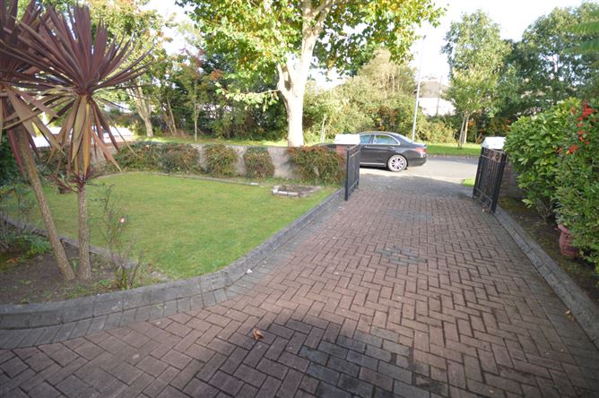 7 Weston Crescent, Lucan, Dublin