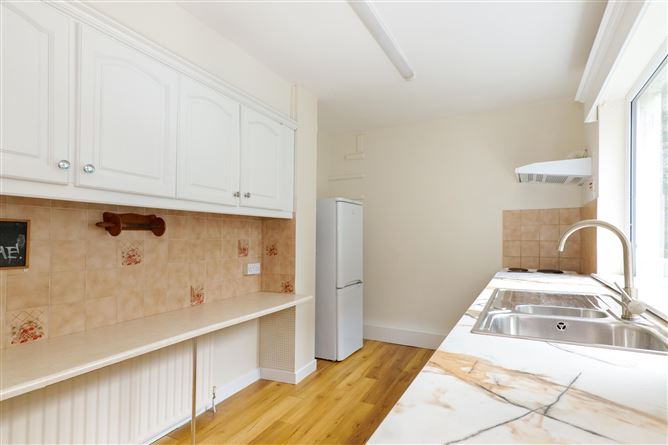 6 Corrib Terrace, Woodquay, Galway City