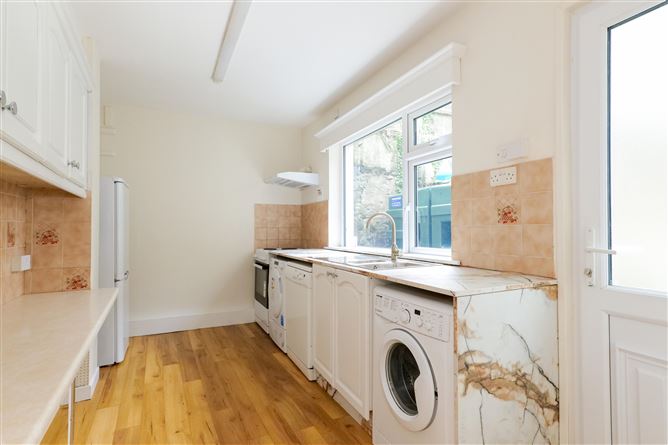 6 Corrib Terrace, Woodquay, Galway City