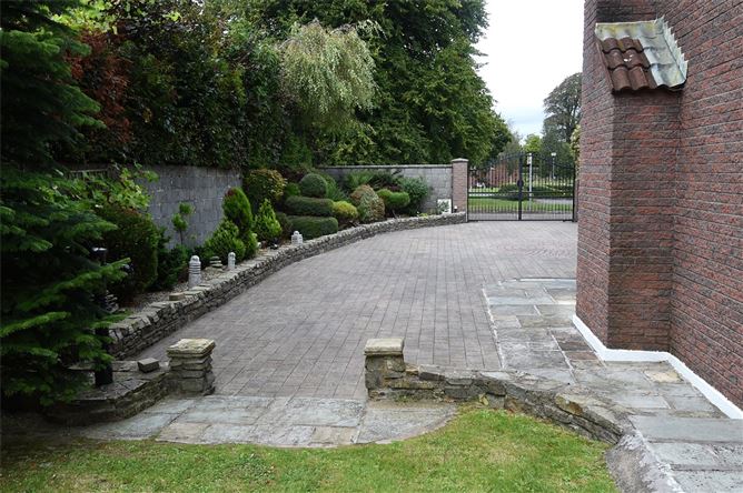 2 Woodbrook, Rochestown, Cork