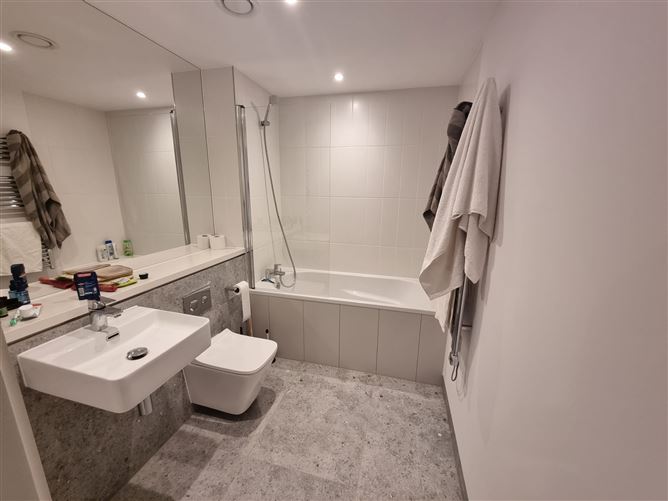 https://photos-a.propertyimages.ie/media/1/7/2/4928271/42bd9ad3-2d68-409a-ae60-2e4d88999604_l.jpg