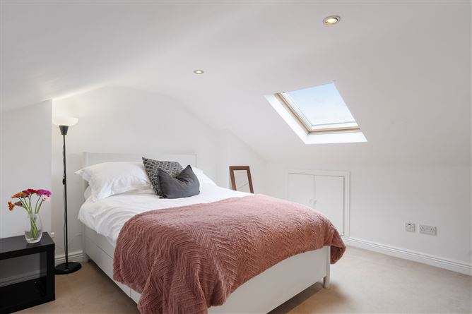 https://photos-a.propertyimages.ie/media/1/7/2/4935271/dfba27fc-c363-48f8-87e4-4bc2fb970dfc_l.jpg