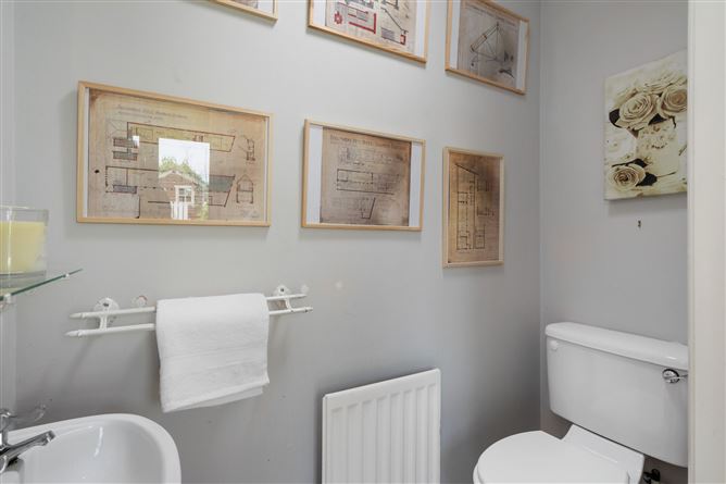 https://photos-a.propertyimages.ie/media/1/7/2/4935271/dfba27fc-c363-48f8-87e4-4bc2fb970dfc_l.jpg