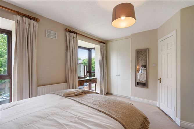 https://photos-a.propertyimages.ie/media/1/7/2/4935271/dfba27fc-c363-48f8-87e4-4bc2fb970dfc_l.jpg