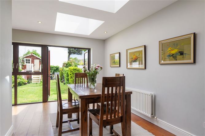 https://photos-a.propertyimages.ie/media/1/7/2/4935271/dfba27fc-c363-48f8-87e4-4bc2fb970dfc_l.jpg