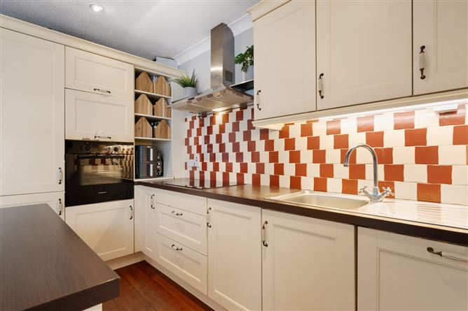 https://photos-a.propertyimages.ie/media/1/7/2/4935271/dfba27fc-c363-48f8-87e4-4bc2fb970dfc_l.jpg