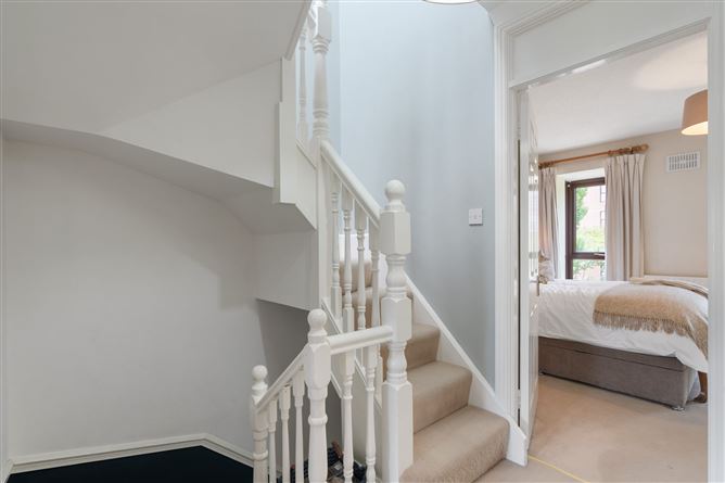 https://photos-a.propertyimages.ie/media/1/7/2/4935271/dfba27fc-c363-48f8-87e4-4bc2fb970dfc_l.jpg