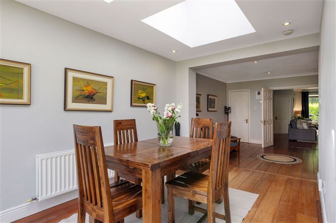 https://photos-a.propertyimages.ie/media/1/7/2/4935271/dfba27fc-c363-48f8-87e4-4bc2fb970dfc_l.jpg