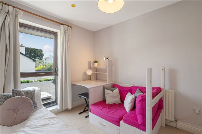 https://photos-a.propertyimages.ie/media/1/7/2/4935271/dfba27fc-c363-48f8-87e4-4bc2fb970dfc_l.jpg