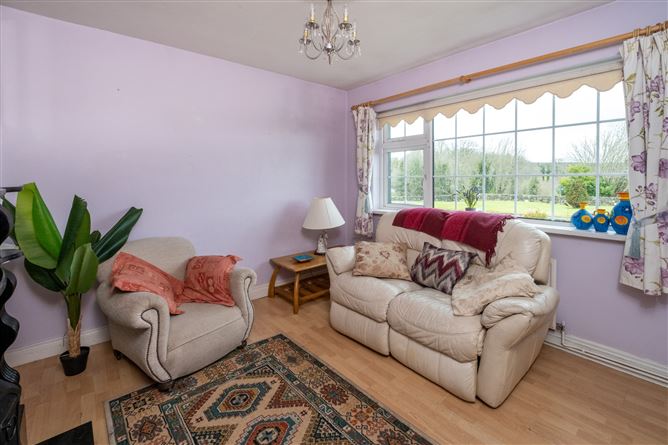 4 Woodview Terrace, Woodford, Co. Galway