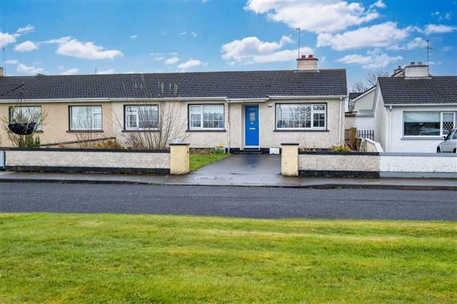 4 Woodview Terrace, Woodford, Co. Galway