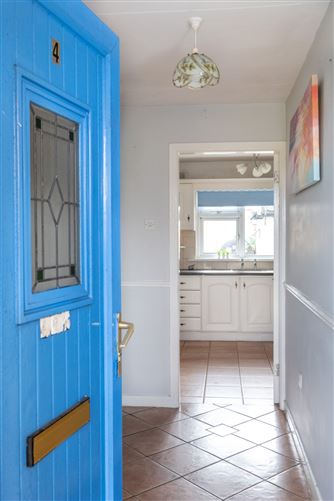 4 Woodview Terrace, Woodford, Co. Galway
