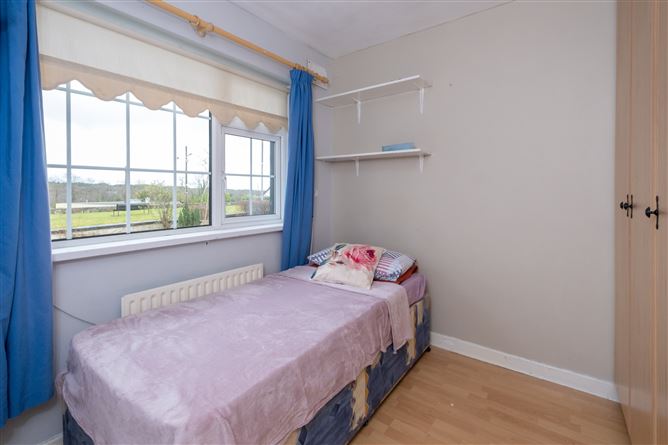 4 Woodview Terrace, Woodford, Co. Galway