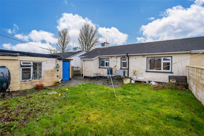 4 Woodview Terrace, Woodford, Co. Galway