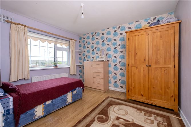 4 Woodview Terrace, Woodford, Co. Galway