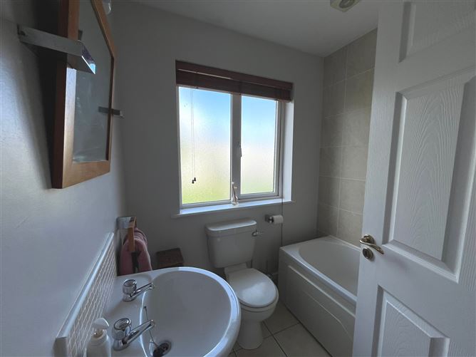 3 Castlerock Woods, Castleconnell, Limerick