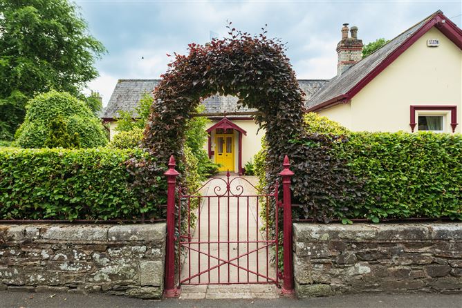 https://photos-a.propertyimages.ie/media/1/7/3/4824371/c8c4b775-0558-4212-8a52-08a686d347d9_l.jpg