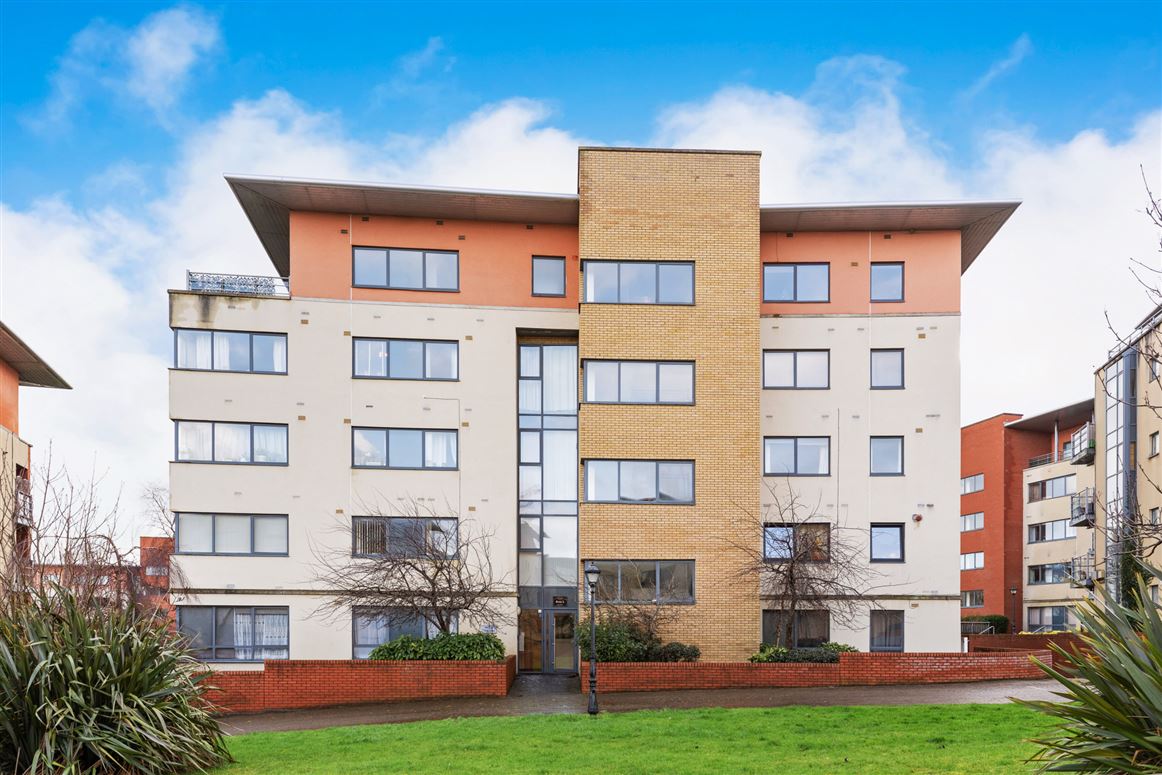 31 The Oval, Tullyvale, Cabinteely, Dublin 18