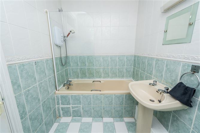 6 Poplar Grove, Naas, Co. Kildare