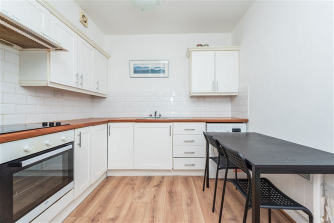 6 Poplar Grove, Naas, Co. Kildare