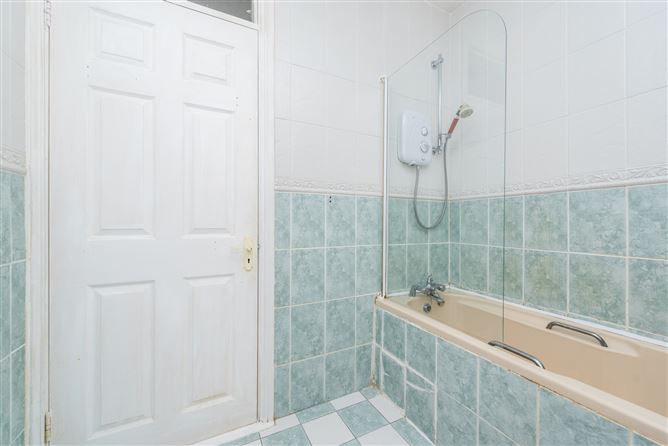 6 Poplar Grove, Naas, Co. Kildare