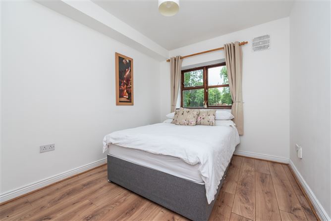 6 Poplar Grove, Naas, Co. Kildare
