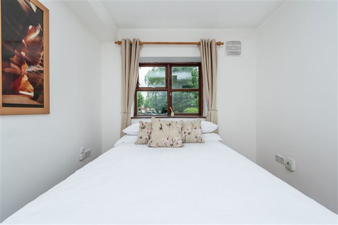 6 Poplar Grove, Naas, Co. Kildare