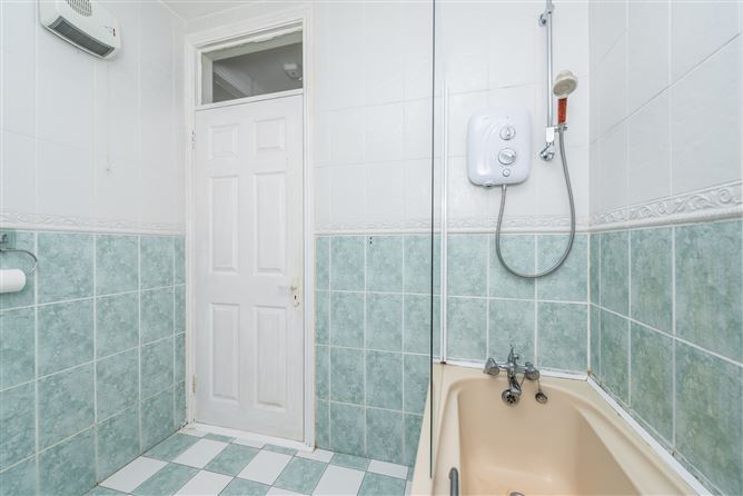 6 Poplar Grove, Naas, Co. Kildare